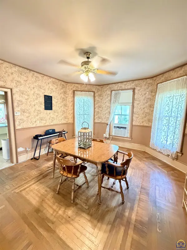 712 Hockaday St, Council Grove, KS 66846