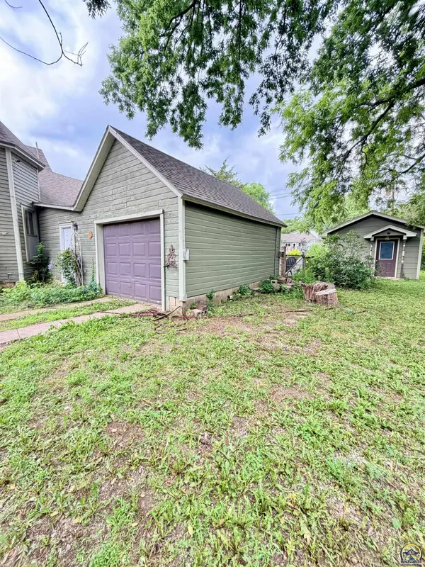 712 Hockaday St, Council Grove, KS 66846