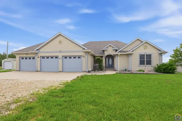3635 SE 45th St, Berryton, KS 66409