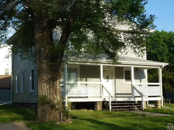 402 West ST #Apartment D, Emporia, KS 66801
