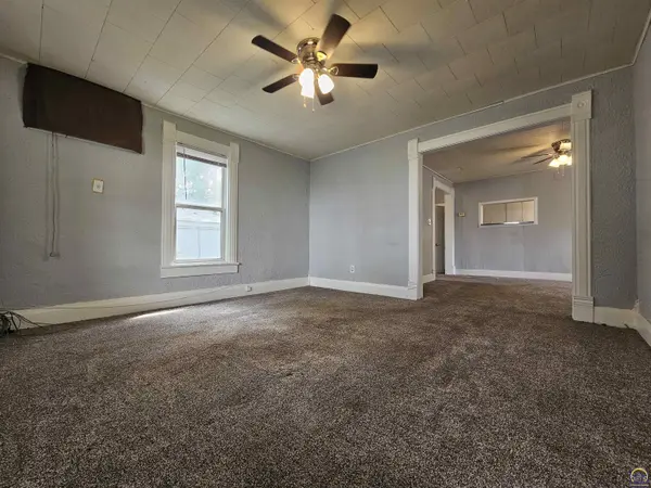 419 N 5th ST, Madison, KS 66860
