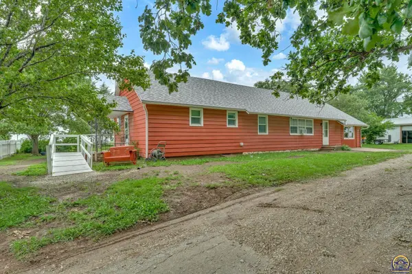 3184 158th Rd, Delia, KS 66418