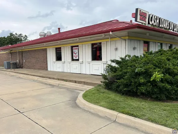 831 W 6th Ave, Emporia, KS 66801