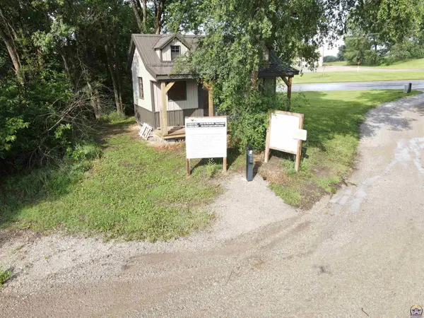 1010 N 1st ST, Hiawatha, KS 66434