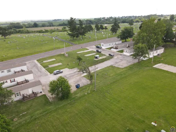 1008 N 1st ST, Hiawatha, KS 66434