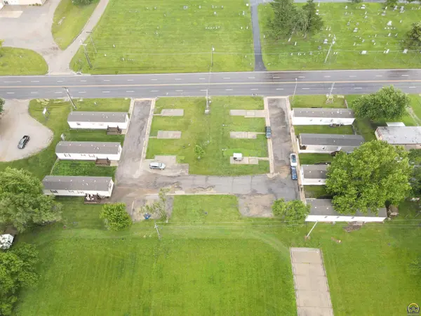 1008 N 1st ST, Hiawatha, KS 66434