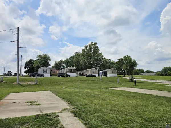 1008 N 1st ST, Hiawatha, KS 66434