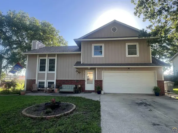 2011 Holiday DR, Emporia, KS 66801