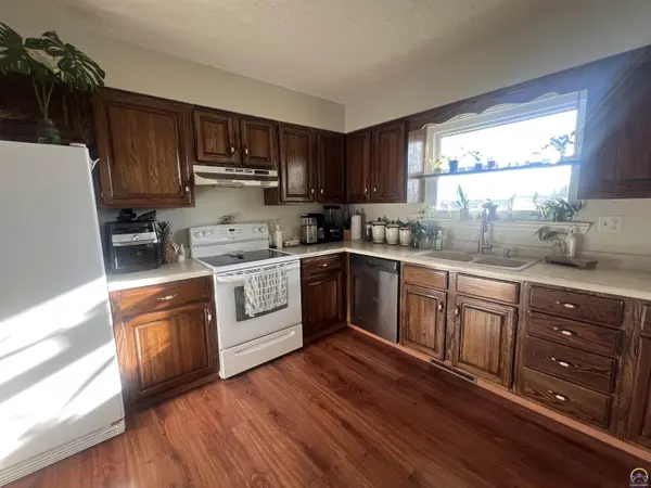 2011 Holiday DR, Emporia, KS 66801