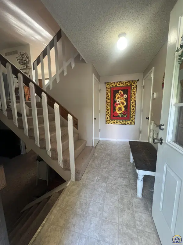 2011 Holiday DR, Emporia, KS 66801