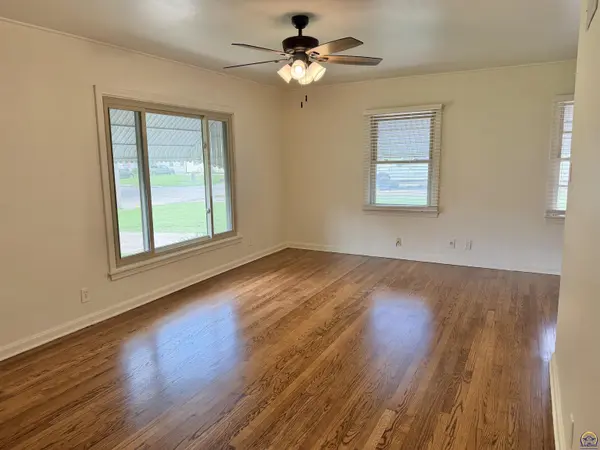 206 SW 24th ST, Topeka, KS 66611