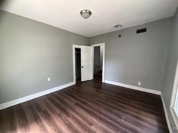 1105 SW Western AVE, Topeka, KS 66604