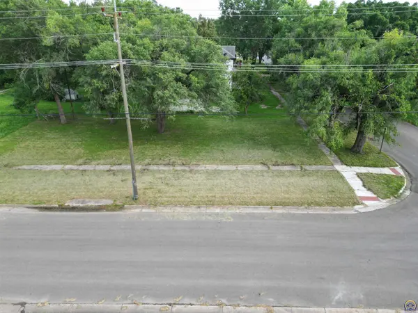 126 Sylvan St, Emporia, KS 66801