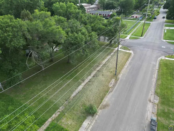 126 Sylvan St, Emporia, KS 66801