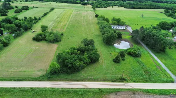 5500 SE Stanley RD, Tecumseh, KS 66542