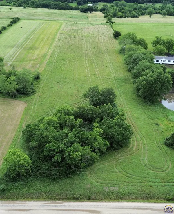 5500 SE Stanley RD, Tecumseh, KS 66542