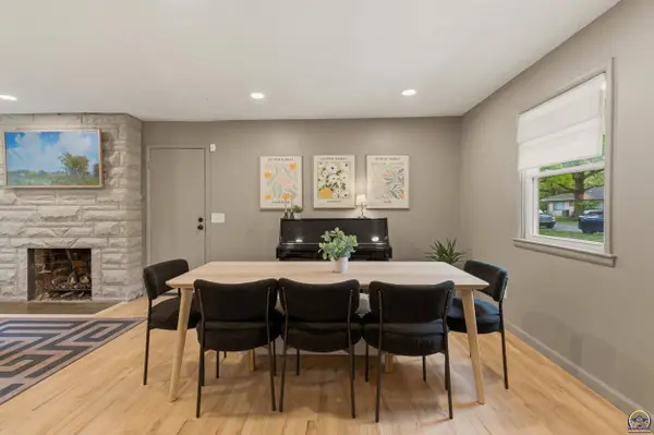 927 W 20th Ter, Lawrence, KS 66046-2813