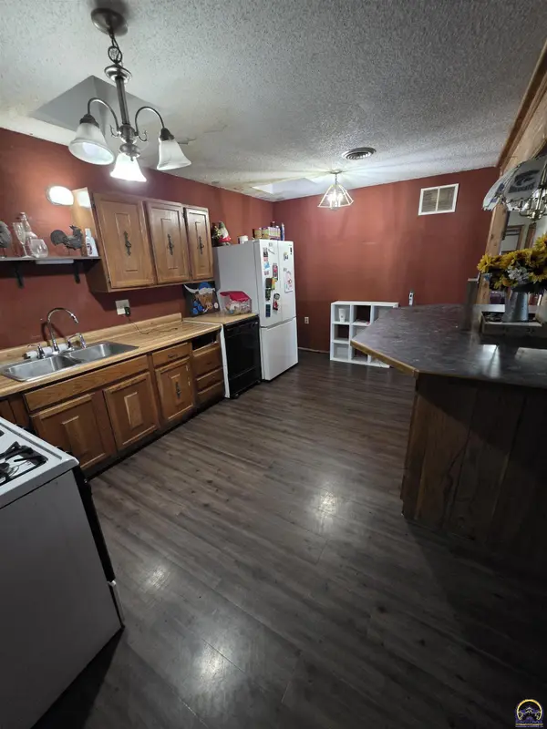 17086 114th Rd, Hoyt, KS 66440-9053