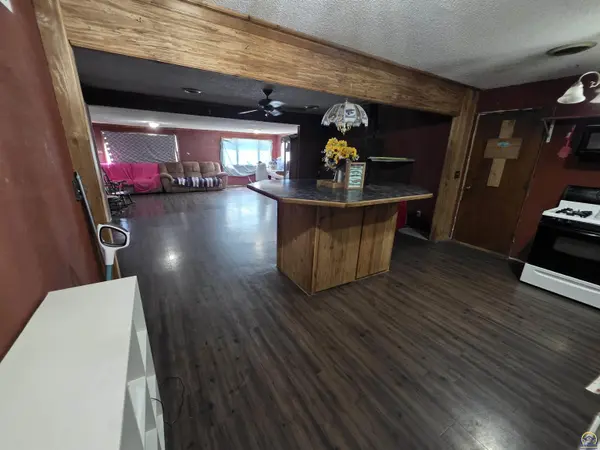 17086 114th Rd, Hoyt, KS 66440-9053