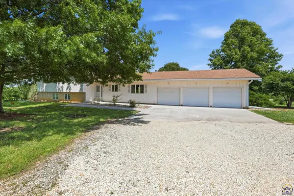 10720 NW 86th St, Silver Lake, KS 66539