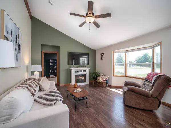 10727 SW Auburn RD, Wakarusa, KS 66546