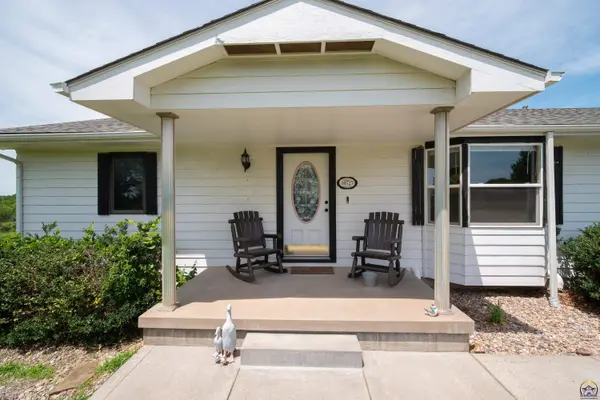10727 SW Auburn RD, Wakarusa, KS 66546