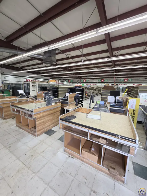 7312 K-4 HWY, Meriden, KS 66512