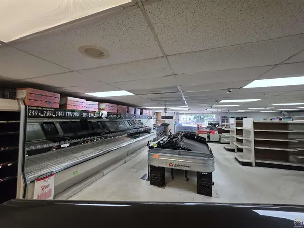 901 Oak ST, Valley Falls, KS 66088