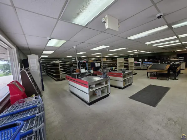 901 Oak ST, Valley Falls, KS 66088