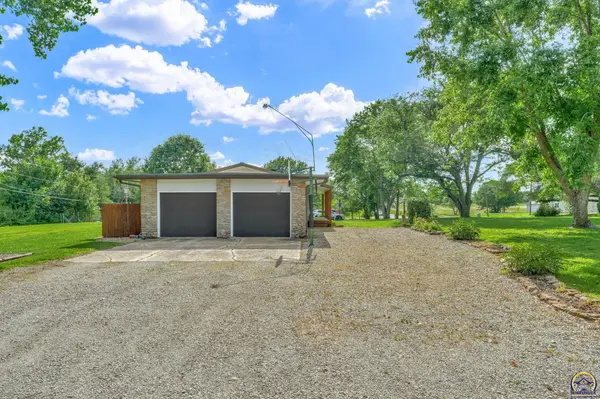 721 NW 62nd St, Topeka, KS 66617