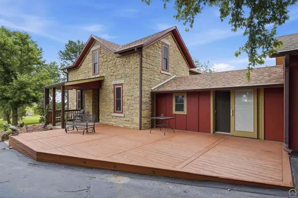 26906 Gladden RD, Maple Hill, KS 66507