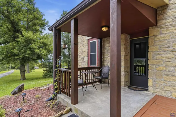 26906 Gladden RD, Maple Hill, KS 66507