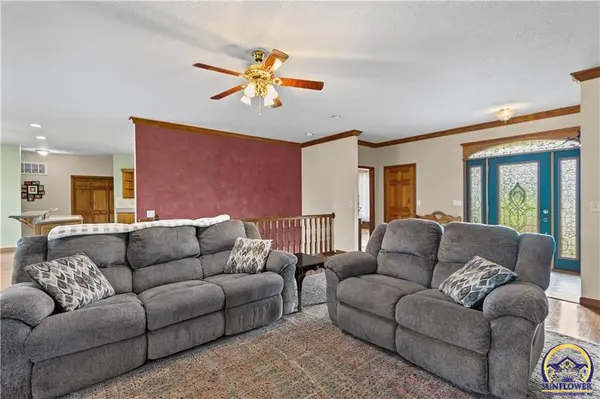819 Pryor St, Iola, KS 66749-4002