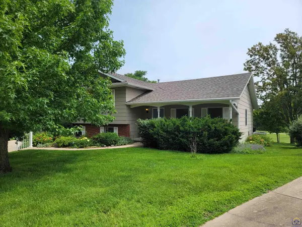 2002 Schaeffer Way, Emporia, KS 66801-4964