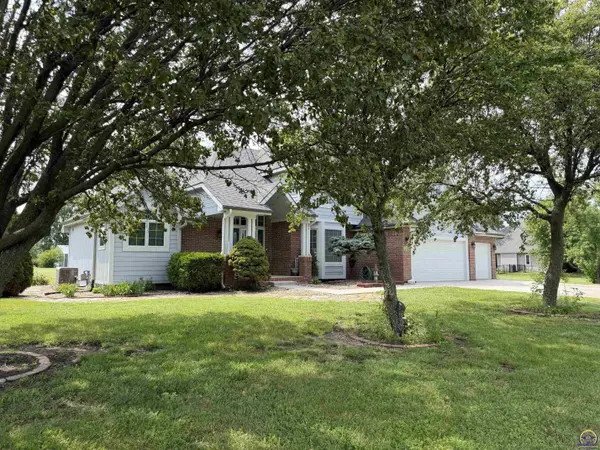 2027 SW West Trail RD, Topeka, KS 66615