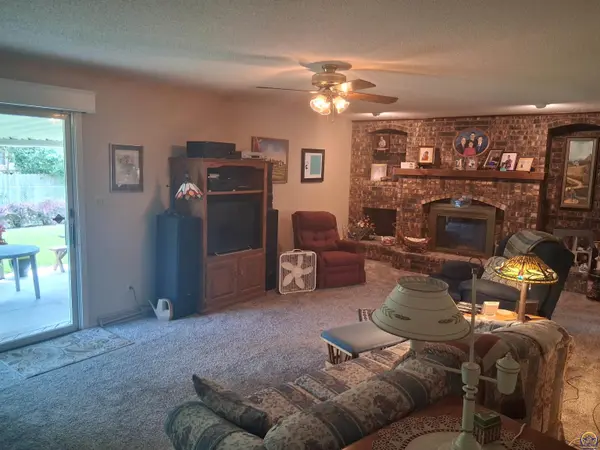 3731 SE 27th ST, Topeka, KS 66605