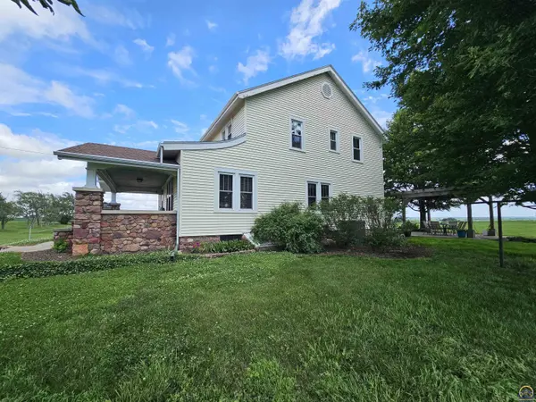 1468 State Hwy 71, Bern, KS 66408