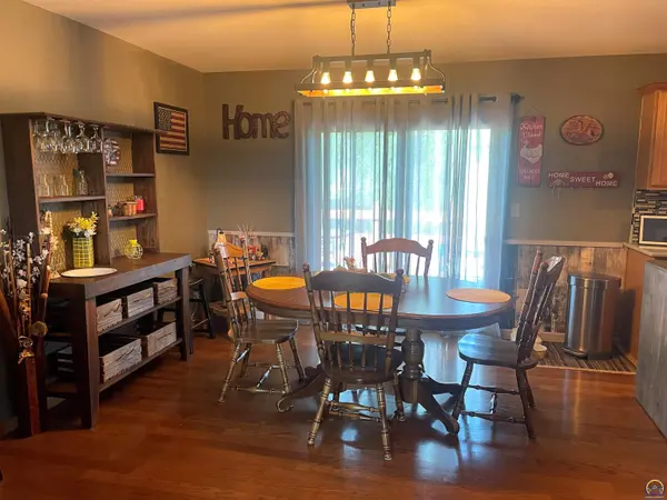 4308 SE Horseshoe Bend DR, Topeka, KS 66609