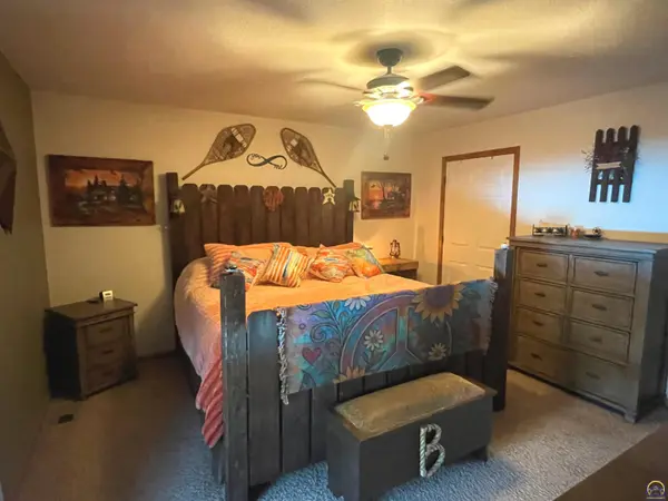 4308 SE Horseshoe Bend DR, Topeka, KS 66609