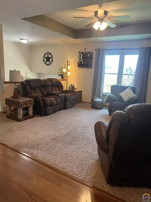 4308 SE Horseshoe Bend DR, Topeka, KS 66609
