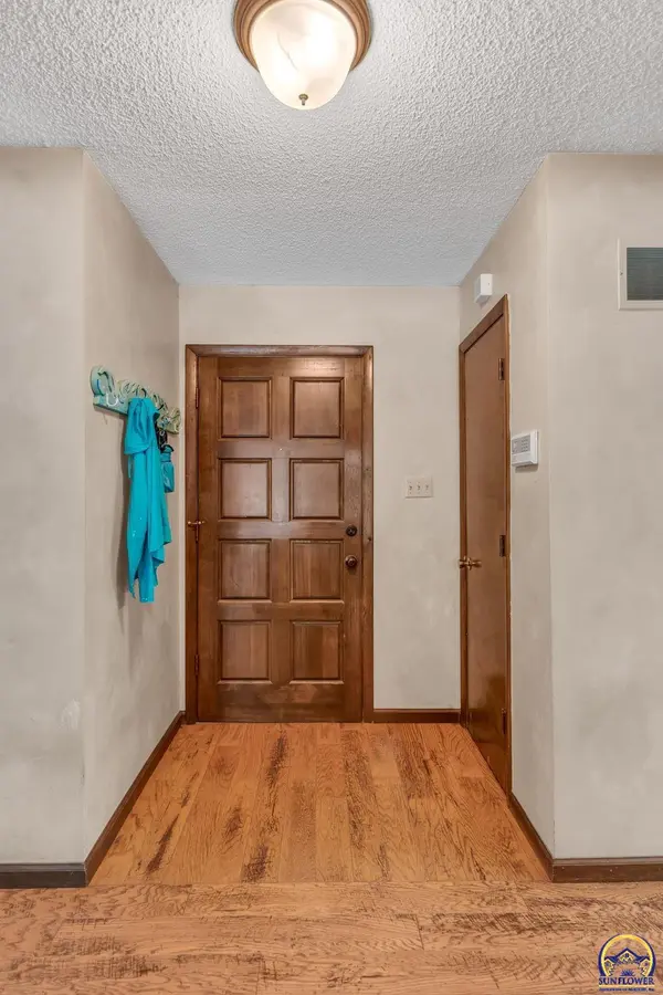 2715 SE Downing RD, Topeka, KS 66605