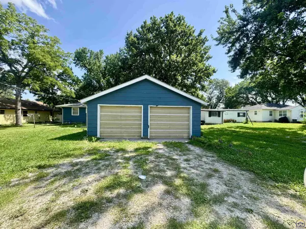 208 & 210 Miami ST, Burlington, KS 66839