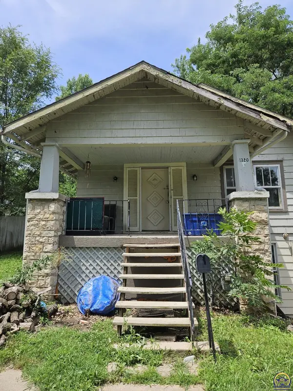 1320 9th Ave, Leavenworth, KS 66048