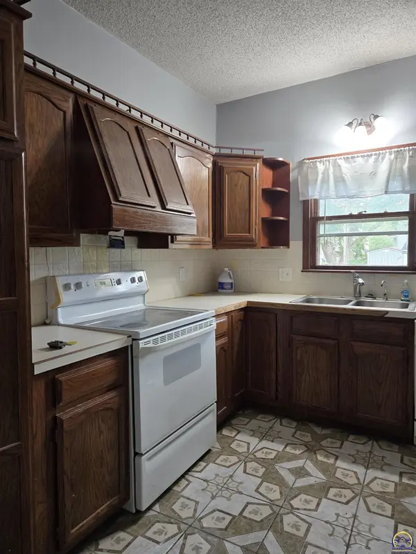 505 Cottonwood ST, Emporia, KS 66801