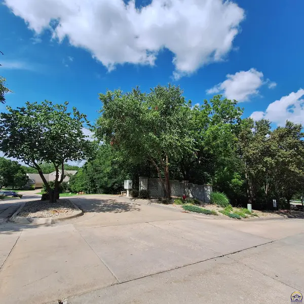 Lot 0 SW Cottonwood CIR, Topeka, KS 66614
