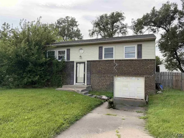 942 SE 37th ST, Topeka, KS 66605
