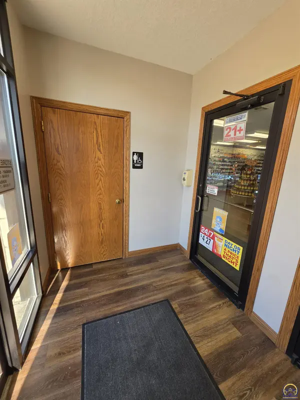 1331 W 6th Ave, Emporia, KS 66801