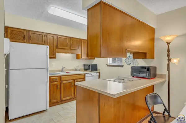 5853 SW 22nd Ter, Topeka, KS 66614