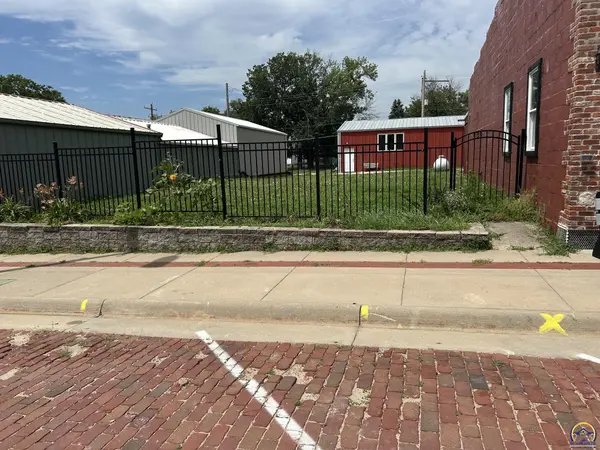 108 Main ST, Mayetta, KS 66509