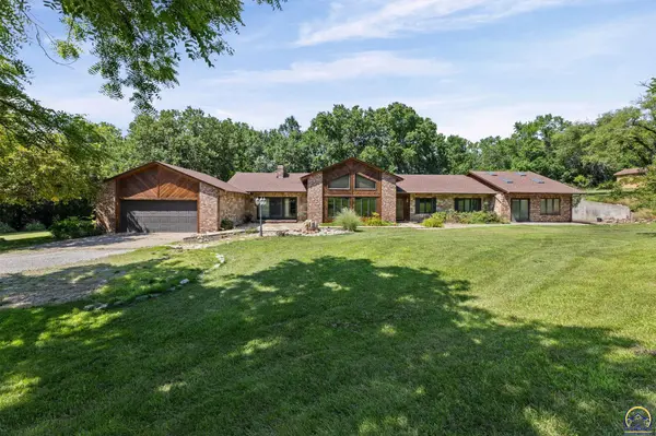 3840 NE Kimbal RD, Topeka, KS 66617